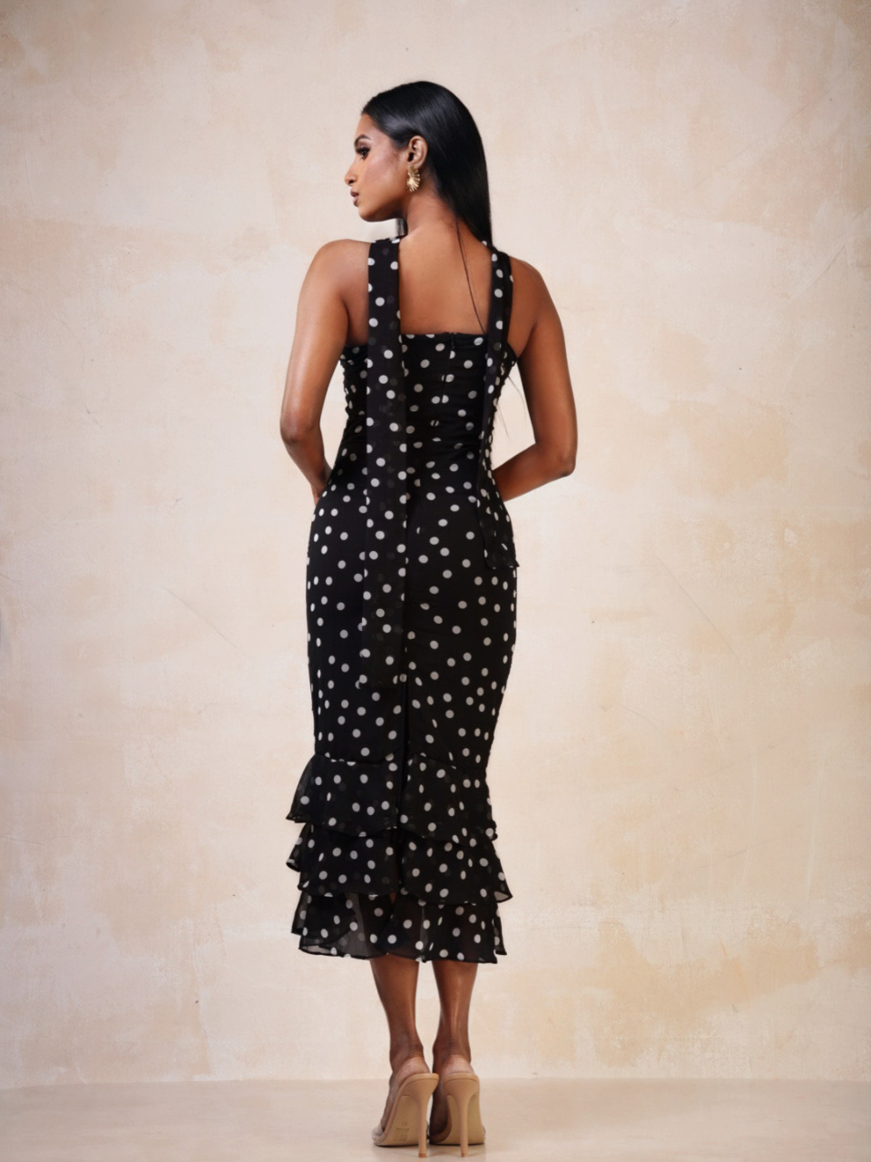 Blackout-Muse Ruffle Midi Dress